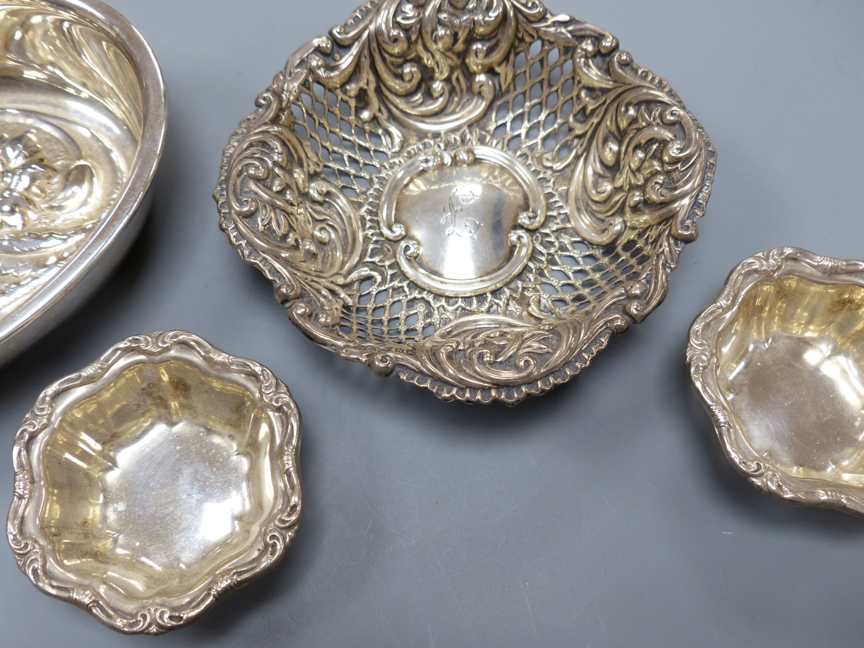 An Italian 8000 standard white metal oval bowl, 15.8cm, two small Birks sterling salts and a repousse silver bonbon dish